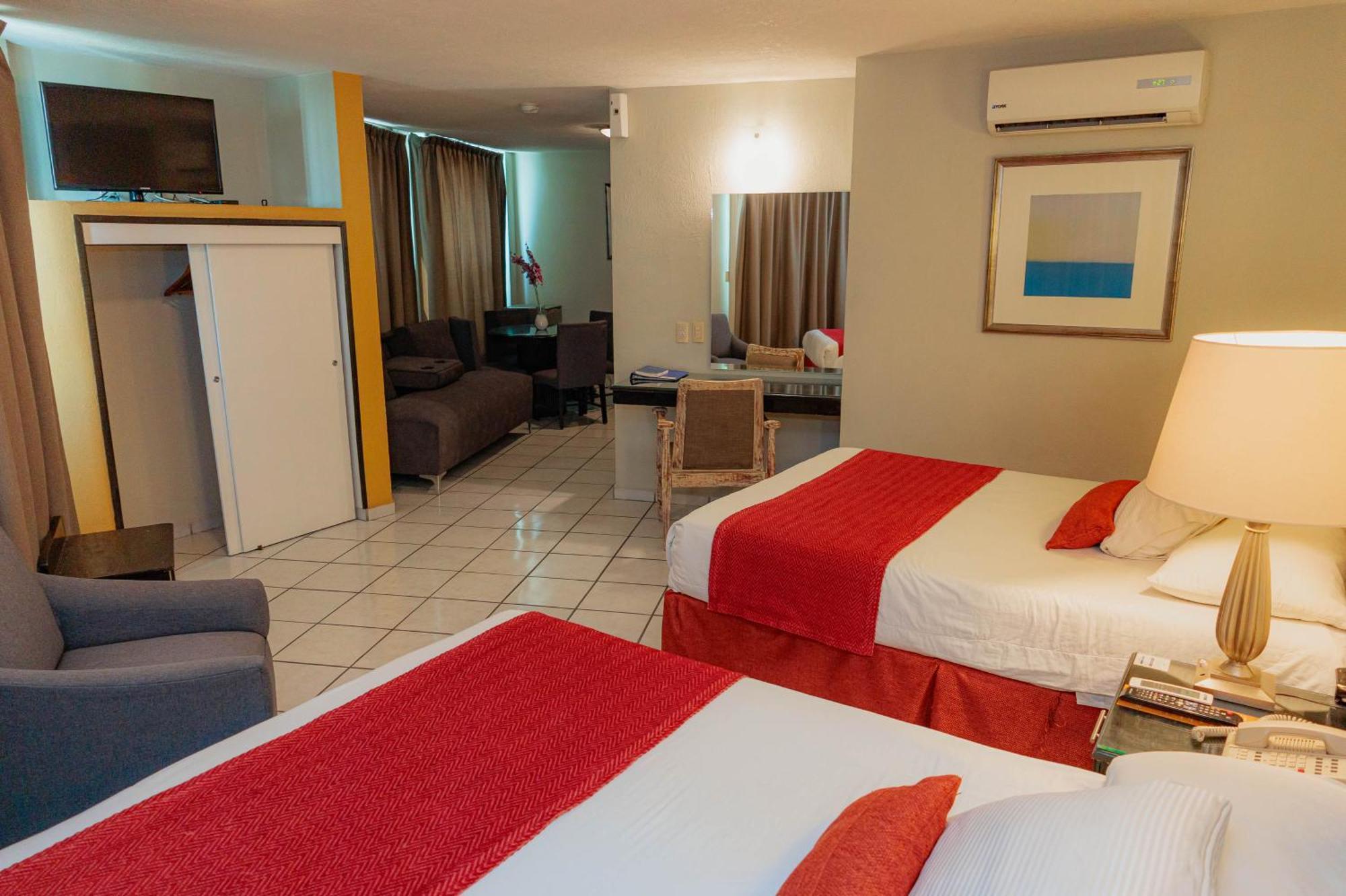 Howard Johnson Avenida Hotel