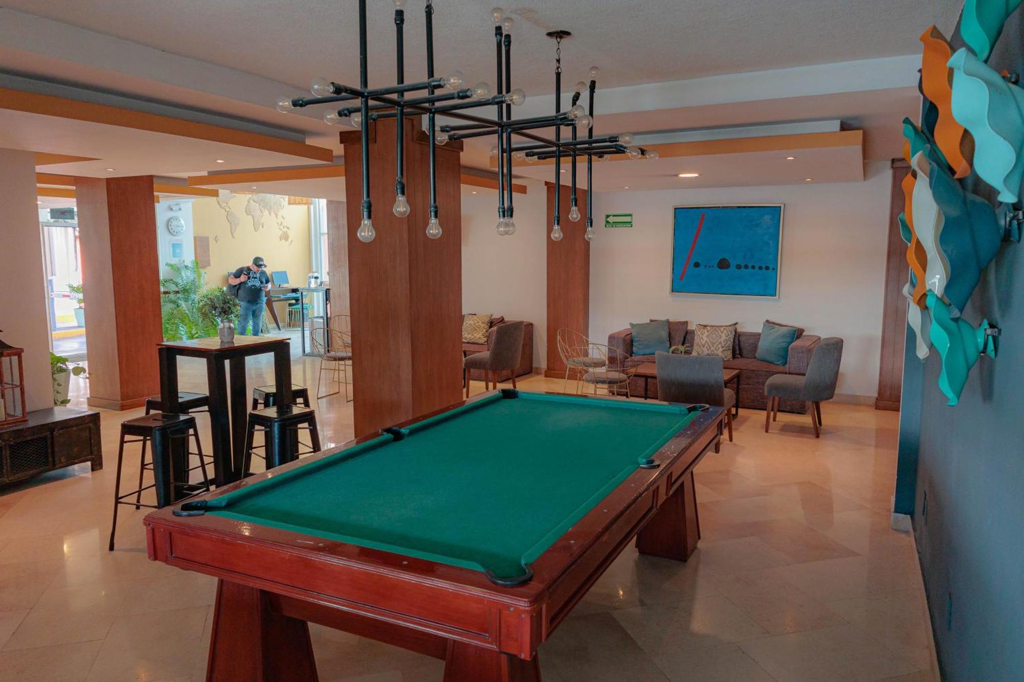 Howard Johnson Avenida 3*