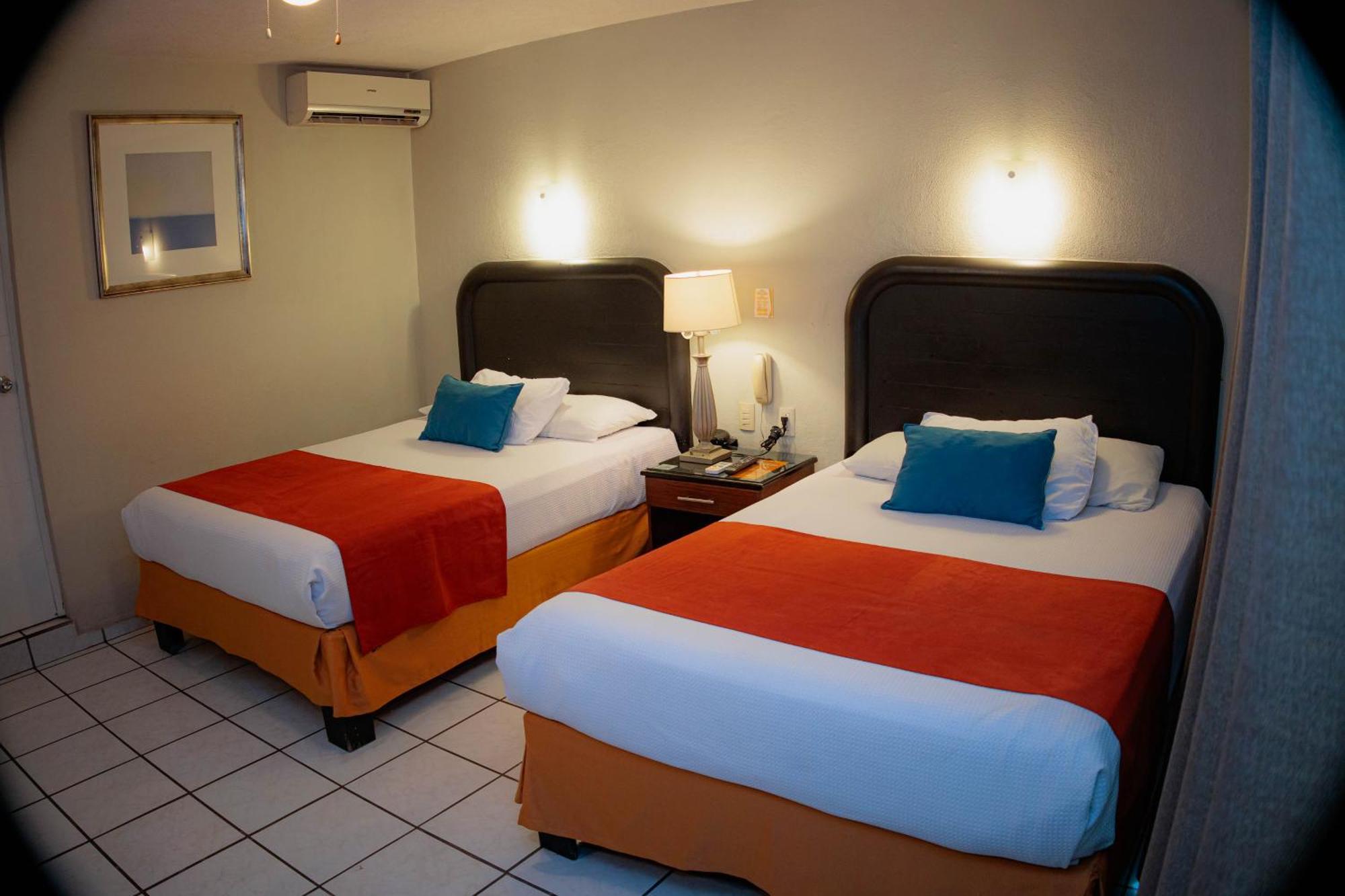 Hotel Howard Johnson Avenida León
