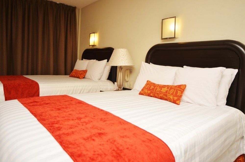Howard Johnson Avenida Hotel